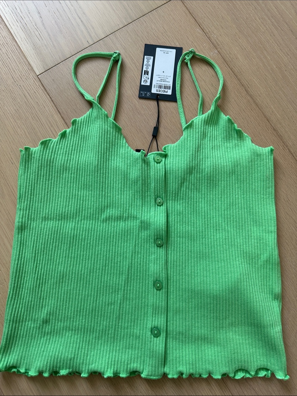Ribbed Button-Front Lime Green Camisole with Lettuce Edge